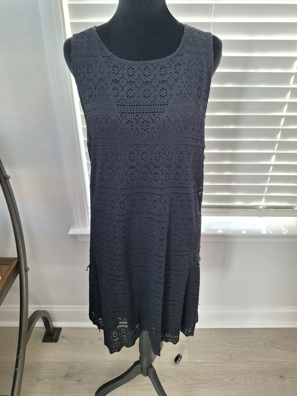 Women's Black Crochet Sleeveless Shift Dress